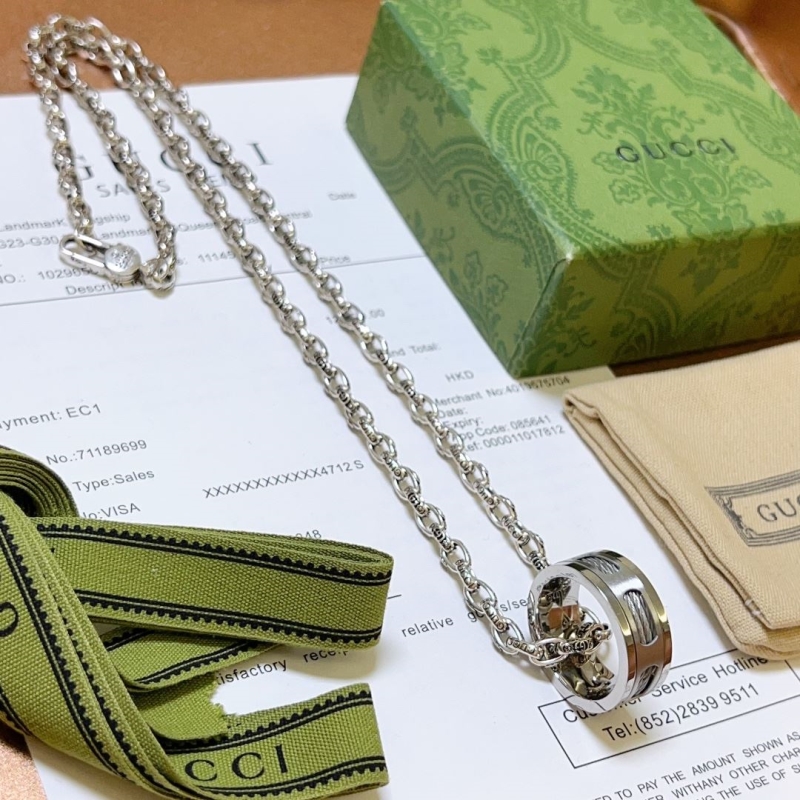 G*u*i necklaces